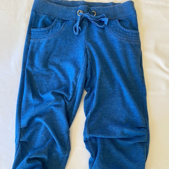 HP 🎉♥️ Capri Sweats 💙💙💙 - Picture 1 of 4